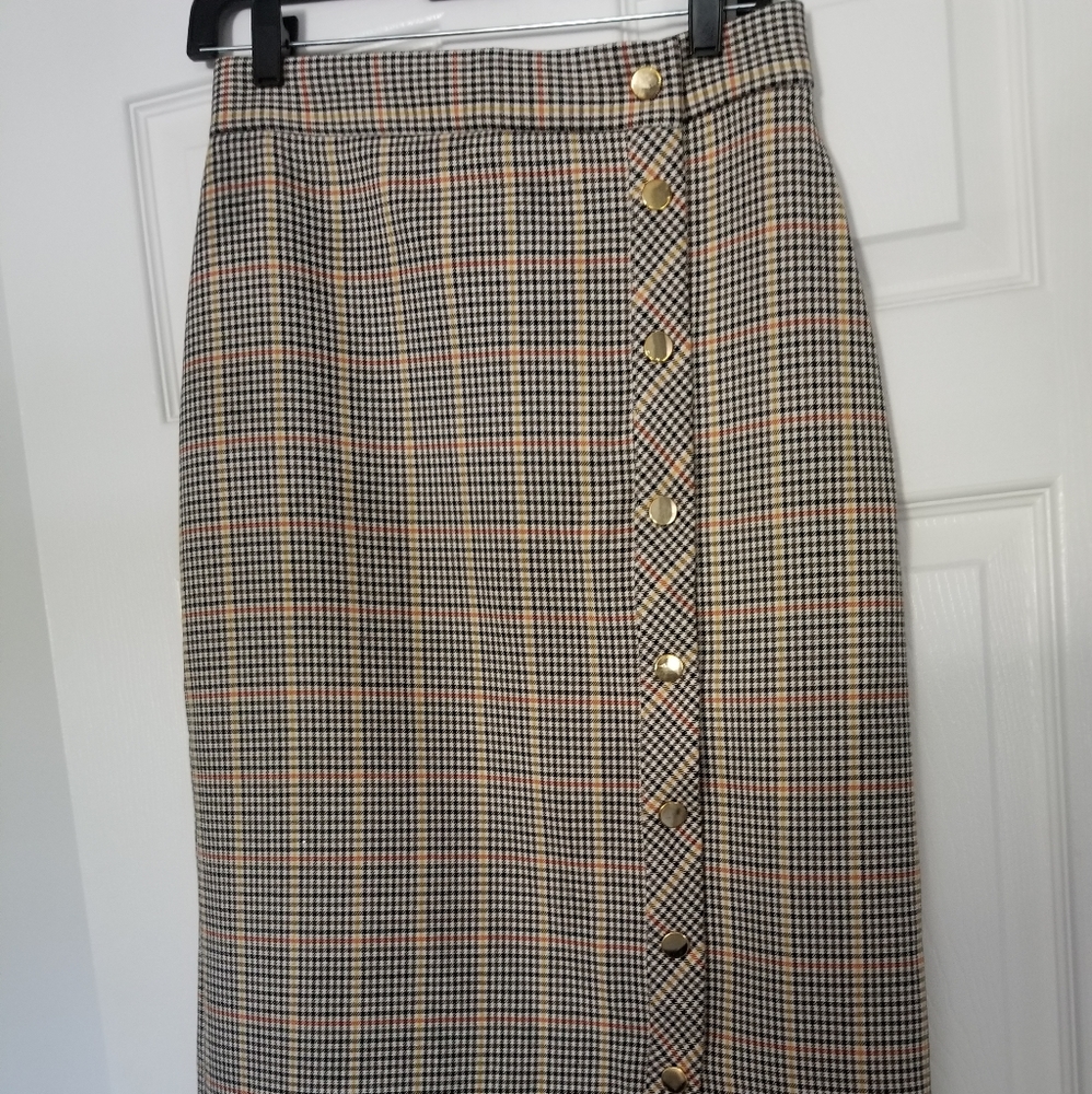ZARA size medium plaid pencil skirt w gold buttons